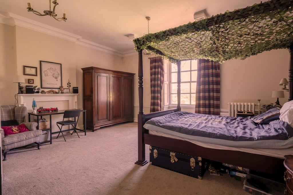 North Nibley - Bedroom 1 .jpg