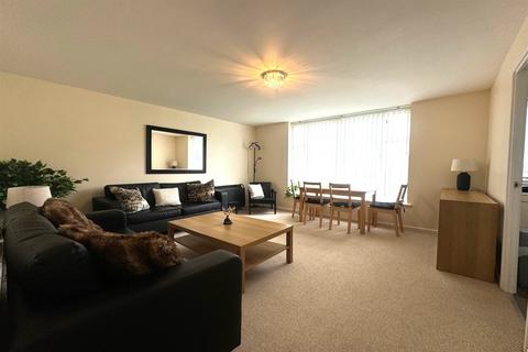 1 bedroom apartment to rent, Felixstowe Court, E16