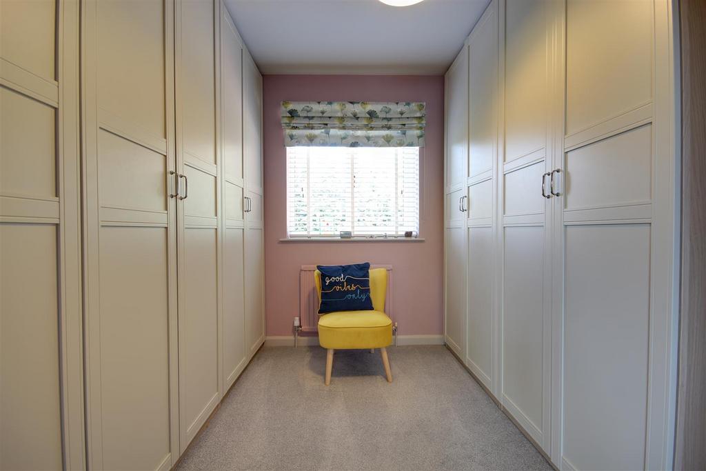 Dressing Room/Ex Bed 4