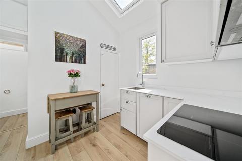 34a Latimer Road, London, SW19 1EP