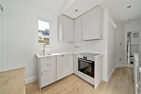 34a Latimer Road, London, SW19 1EP