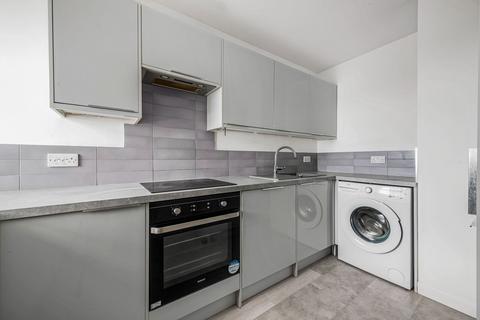 2 bedroom flat to rent, Marine Parade, Brighton BN2