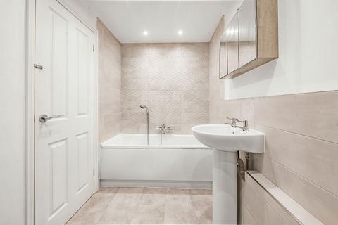 2 bedroom flat to rent, Marine Parade, Brighton BN2