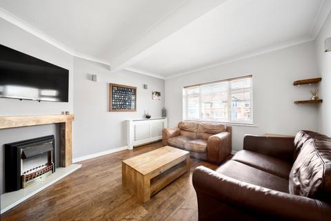 36 Barr Road, Gravesend, DA12 4DY