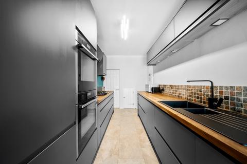 36 Barr Road, Gravesend, DA12 4DY