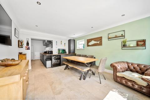 36 Barr Road, Gravesend, DA12 4DY