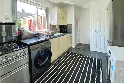 3 bedroom terraced house to rent, Southwick Road, Manchester, M23