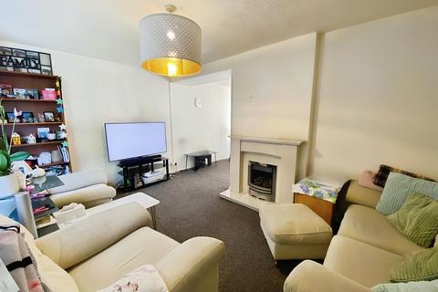 3 bedroom terraced house to rent, Southwick Road, Manchester, M23