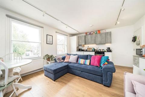 3 bedroom flat for sale, Charlton Road, London SE3