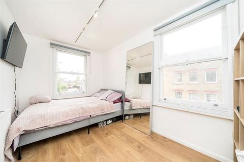 3 bedroom flat for sale, Charlton Road, London SE3