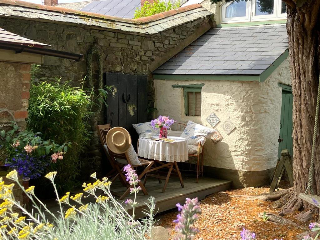 The Cottage Seating
