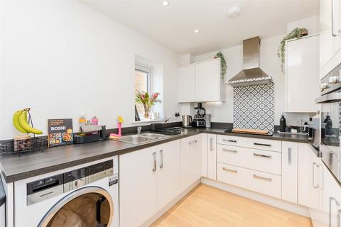 7 Castleridge Drive, Greenhithe, DA9 9WR
