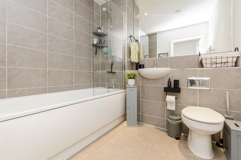 7 Castleridge Drive, Greenhithe, DA9 9WR