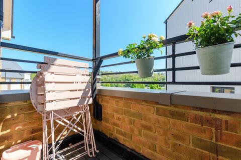 7 Castleridge Drive, Greenhithe, DA9 9WR