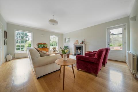 16 Crown Hill, Ropsley, Grantham, NG33 4BH