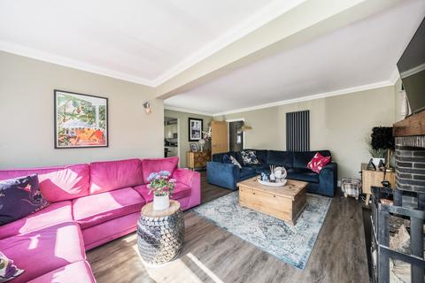 25 Reading Road, Blackwater, Camberley, GU17 0DS