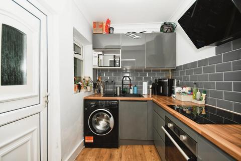 104 Lydgate Lane, Sheffield, S10 5FP
