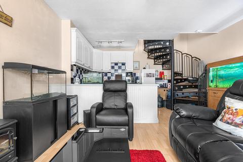 3 Bramley Close, Staines-upon-thames, TW18 1PY