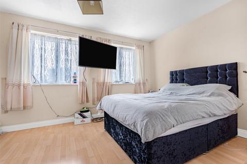 3 Bramley Close, Staines-upon-thames, TW18 1PY