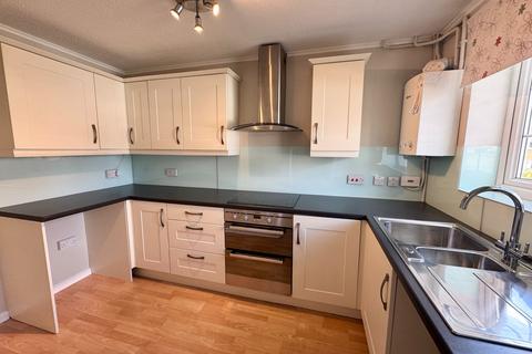 2 bedroom terraced house to rent, Colchester Close, Westbury-on-Severn