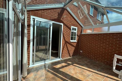 2 bedroom terraced house to rent, Colchester Close, Westbury-on-Severn