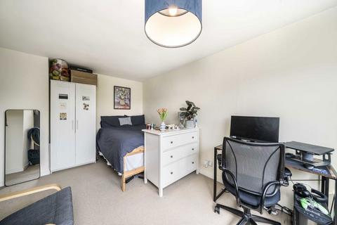 3 bedroom flat for sale, East Hill, London SW18