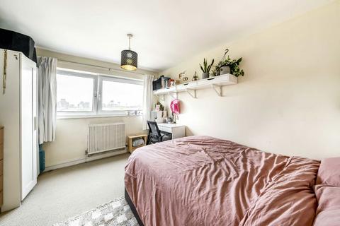 3 bedroom flat for sale, East Hill, London SW18