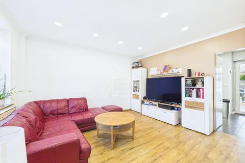 38 Fortin Close, South Ockendon, RM15 5NH