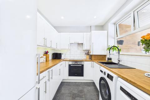 38 Fortin Close, South Ockendon, RM15 5NH