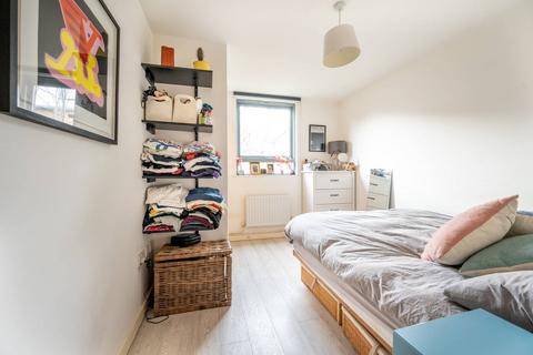 2 bedroom flat for sale, Kinglet Close, Forest Gate, London, E7