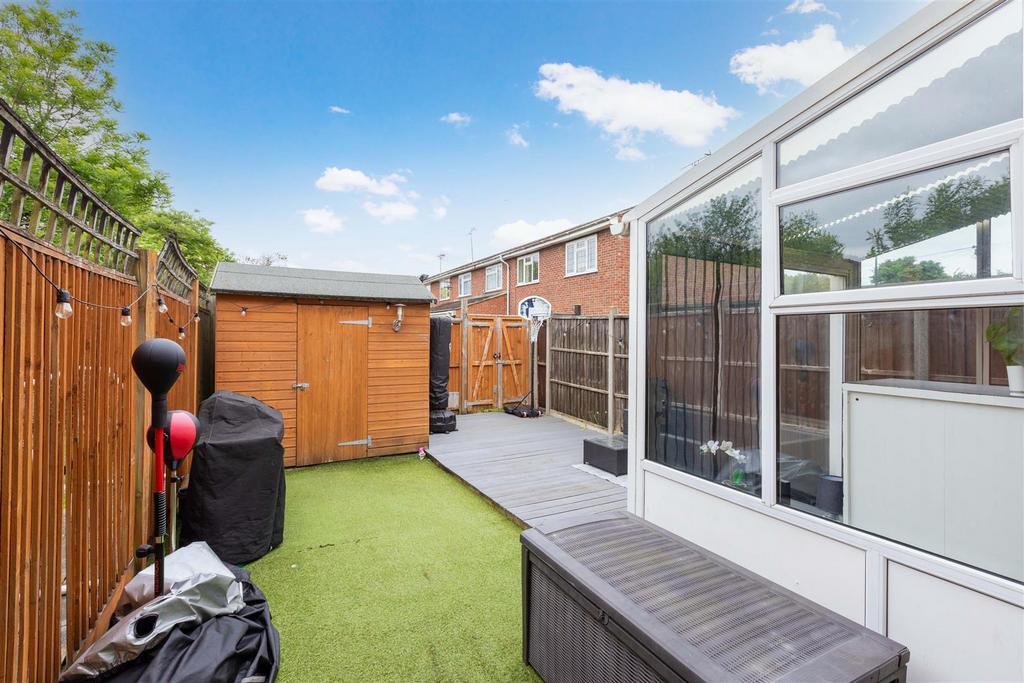 16 Robinhood Close-2.jpg