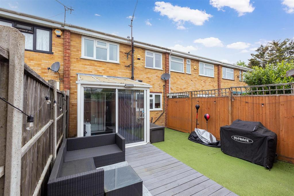 16 Robinhood Close-3.jpg