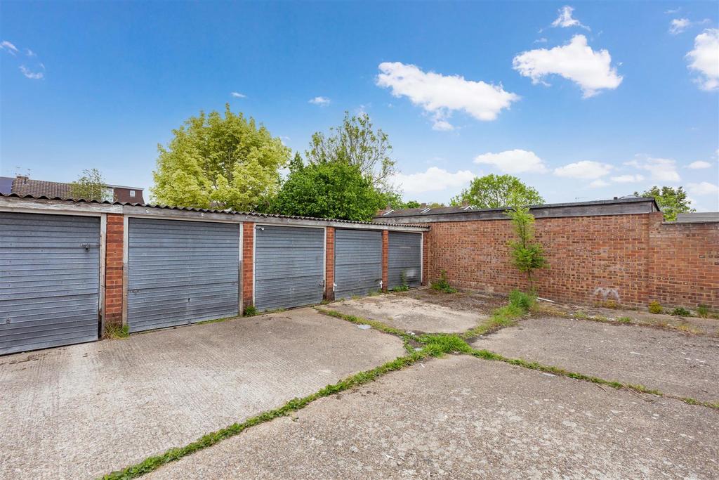 16 Robinhood Close-6.jpg