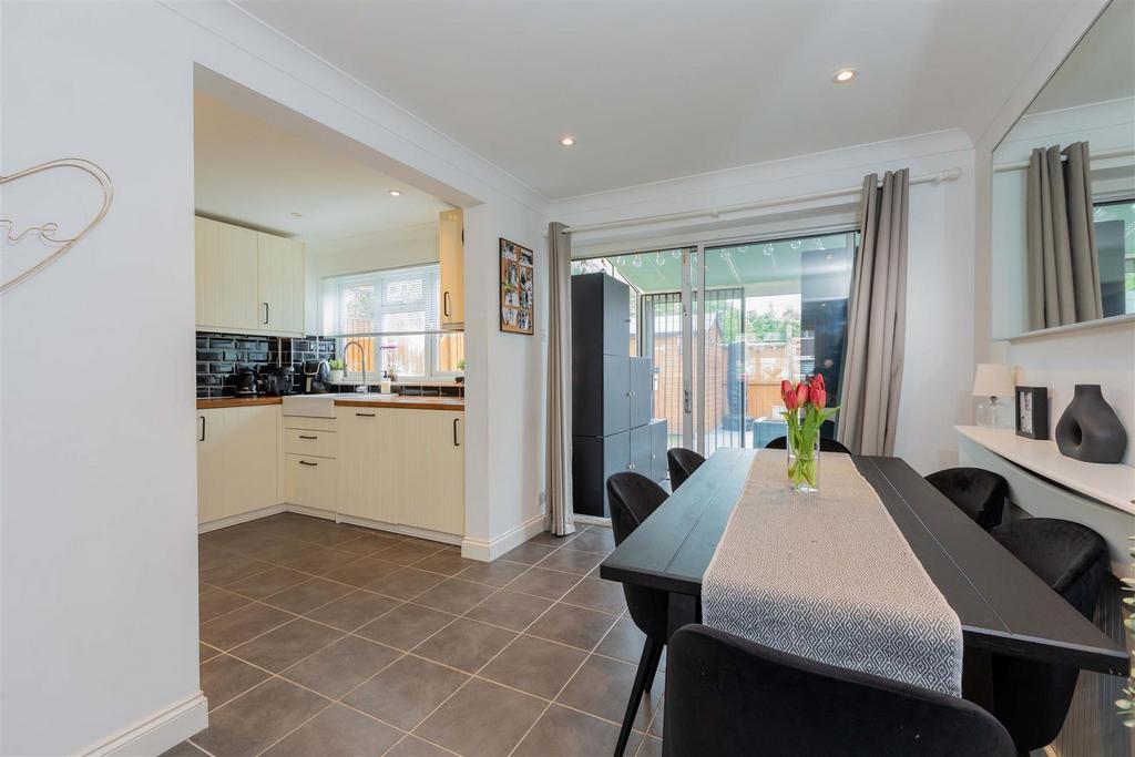 16 Robinhood Close-12.jpg