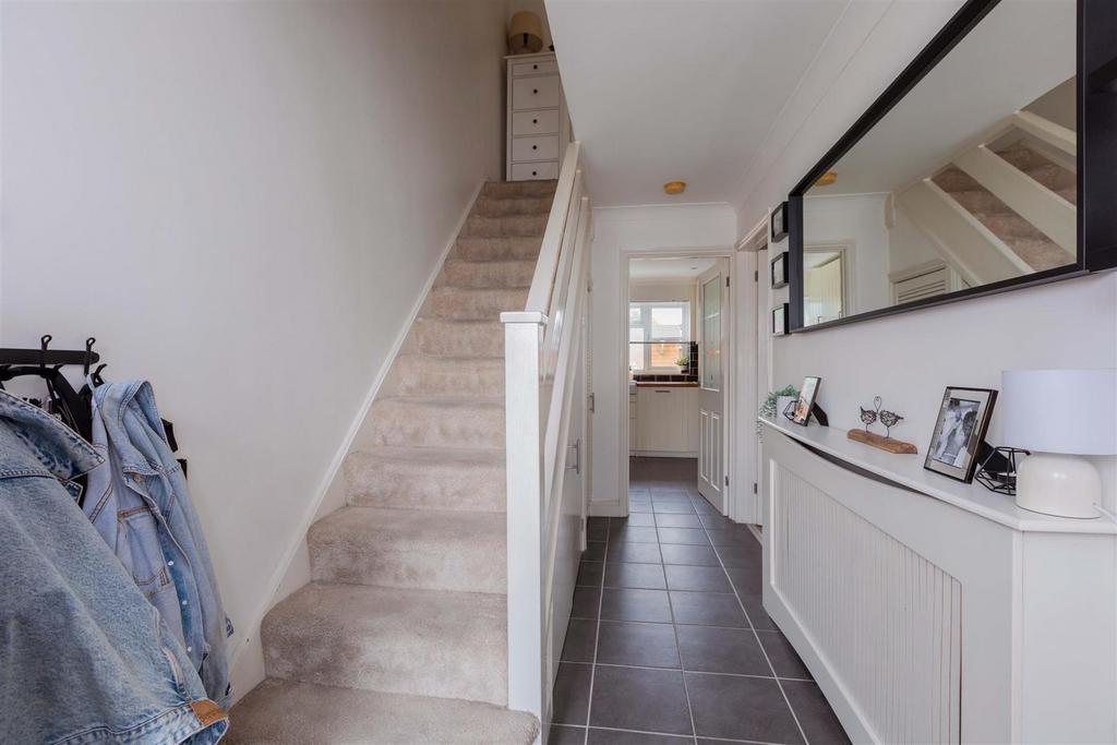 16 Robinhood Close-8.jpg