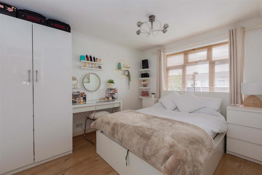 16 Robinhood Close-14.jpg