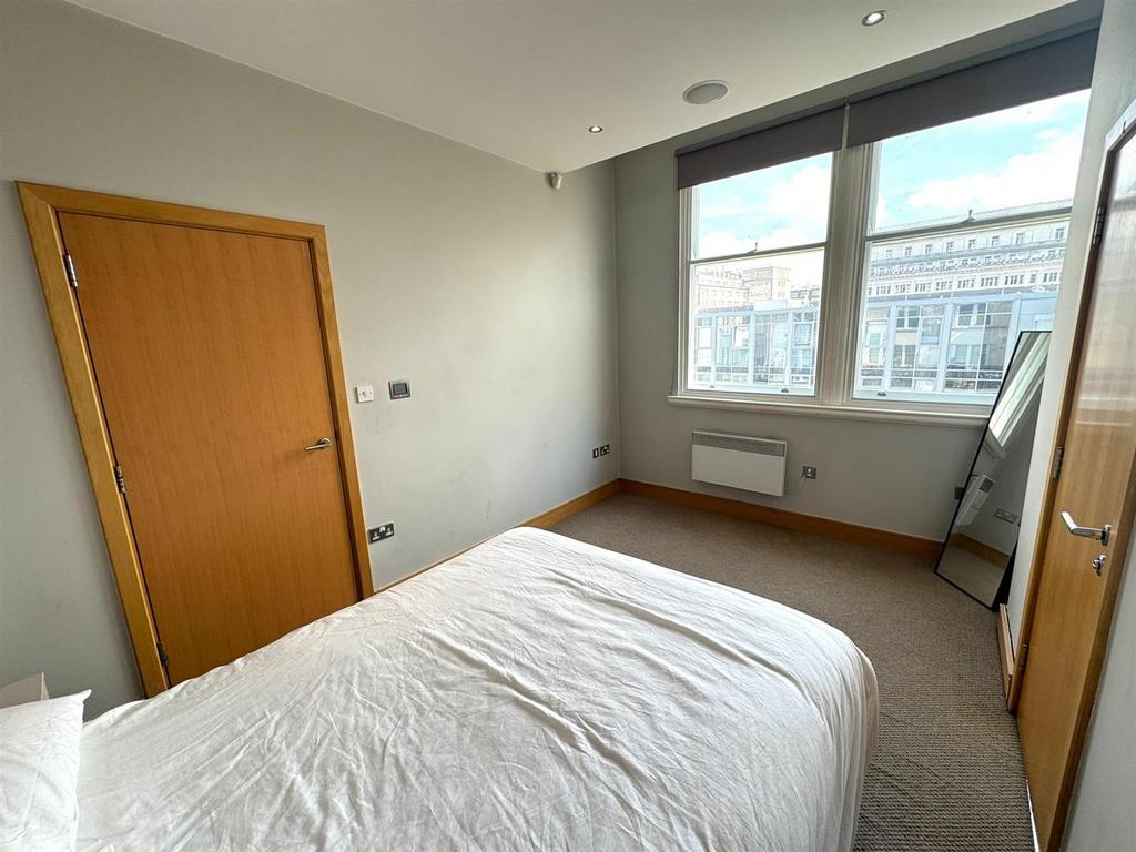 Main bedroom pic 3.jpeg
