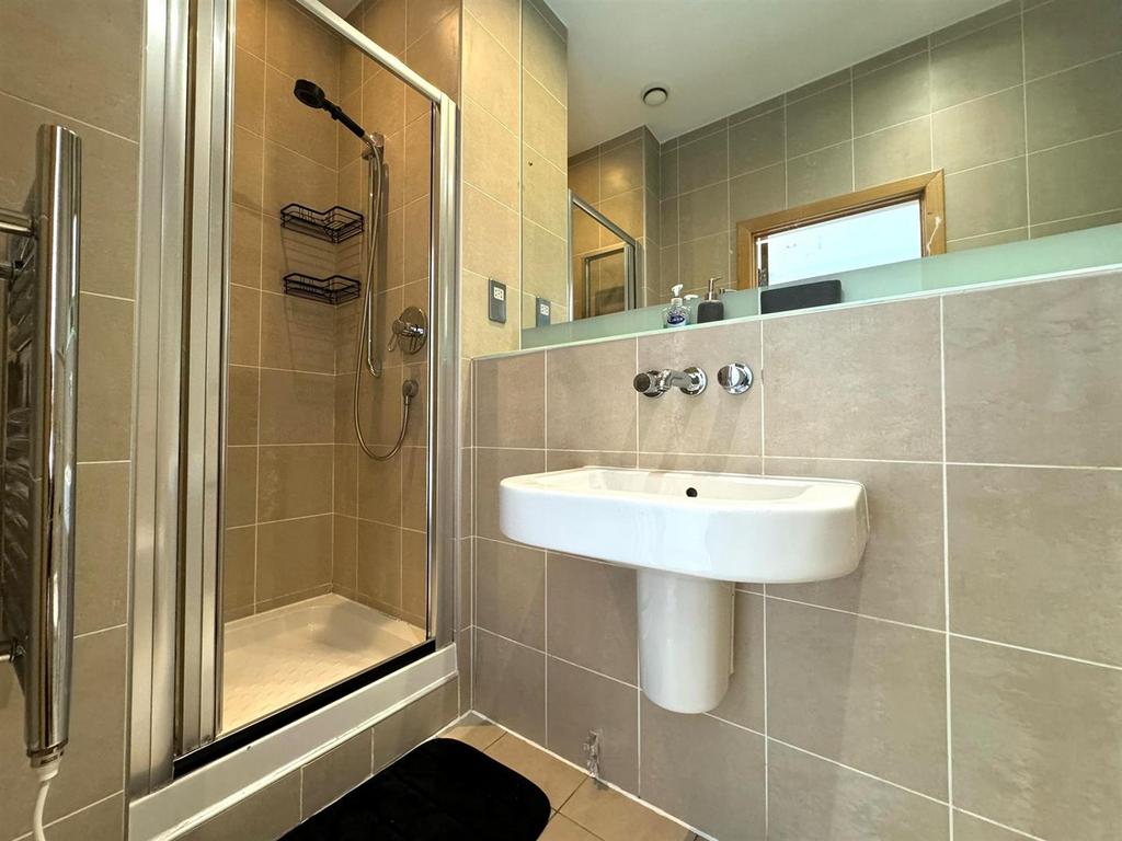 Ensuite pic 2.jpeg