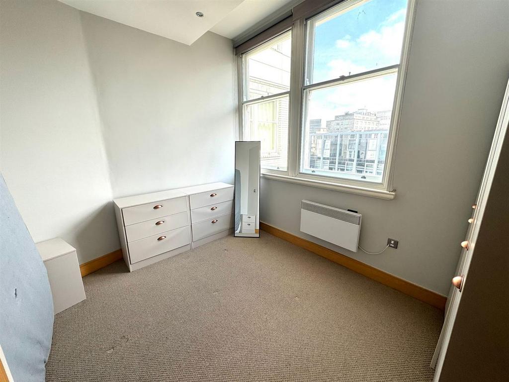 Second bedroom pic 2.jpeg