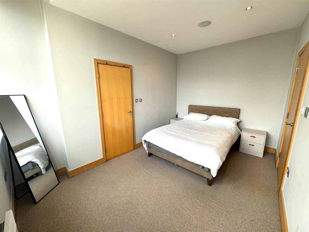 Main bedroom pic 1jpeg