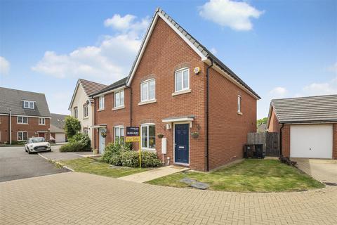 62 Hayes Drive, Three Mile Cross, Reading, RG7 1GA