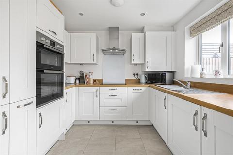 62 Hayes Drive, Three Mile Cross, Reading, RG7 1GA