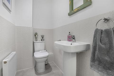 62 Hayes Drive, Three Mile Cross, Reading, RG7 1GA