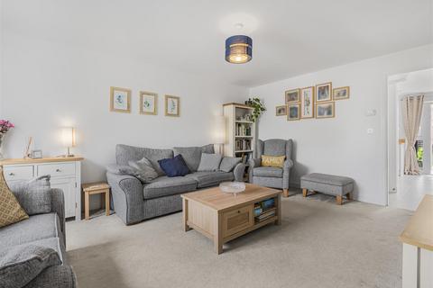 62 Hayes Drive, Three Mile Cross, Reading, RG7 1GA