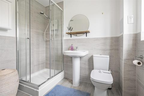 62 Hayes Drive, Three Mile Cross, Reading, RG7 1GA