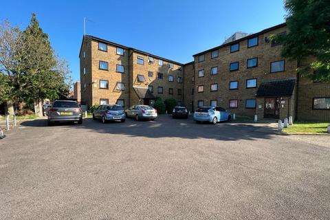 2 bedroom flat to rent, Gurney Close, Barking