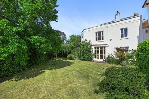 undefined, Traps Hill, Loughton