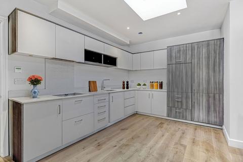 3 bedroom flat for sale, Kingston Road, London, SW20