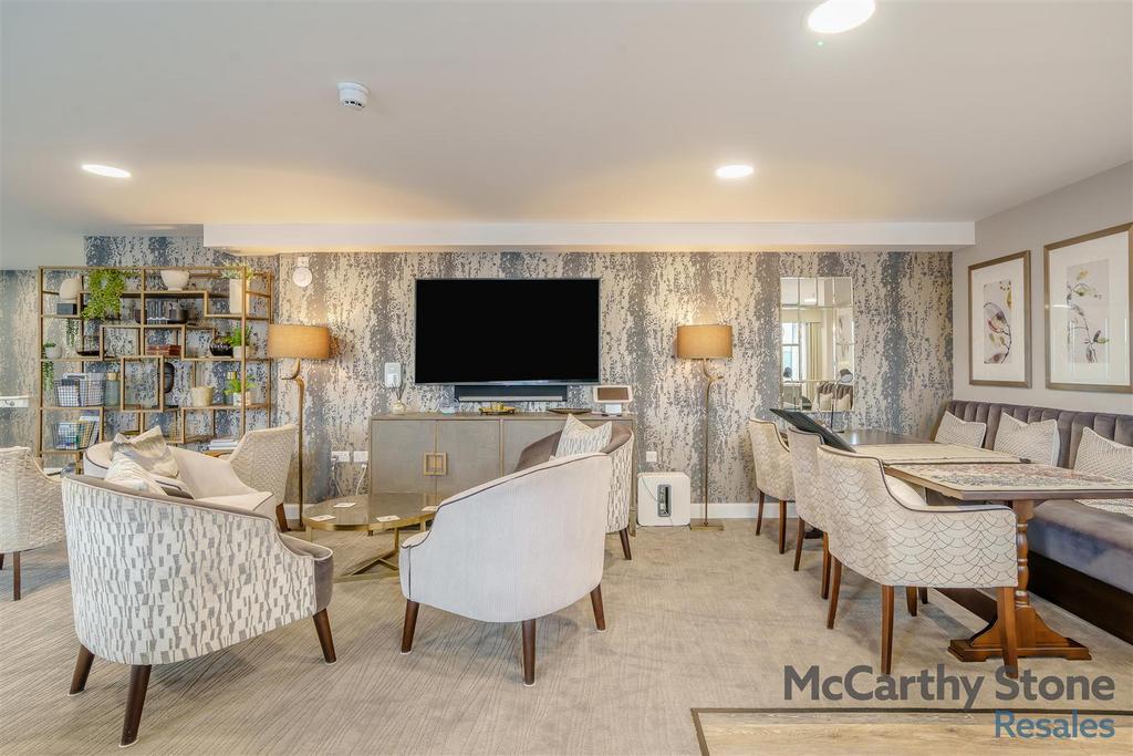8644400-interior18.jpg