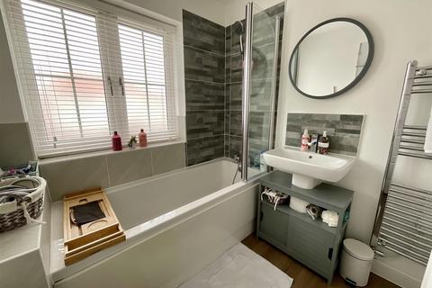 28 Castle View, Hythe, CT21 4BF